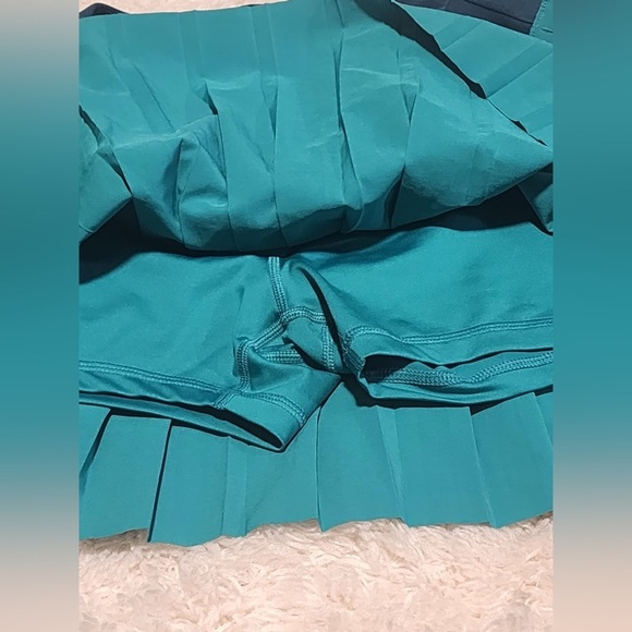 Nike Victory Dri-Fit Pleated Green/ Blue Skirt Size Large EUC - Picture 3 of 6